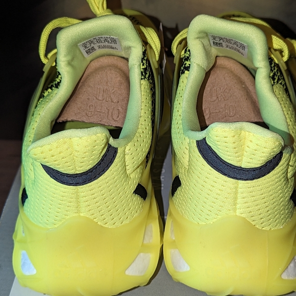 💙NIB💙 ADIDAS Ultraboost Web DNA Running Shoes - Picture 9 of 12